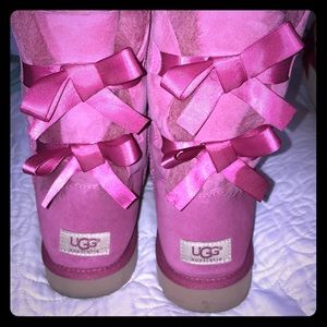 SOLD....UGG W BAILEY BOW IN PINK